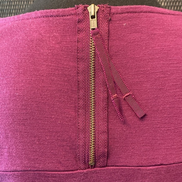 Loft Scoop Neck Cap Sleeve Zip Closure Banded Top - Picture 4 of 5